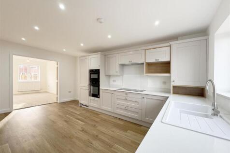 Kitchen 2 .jpg