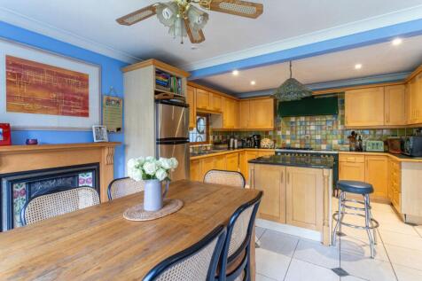 Kitchen/Dining Space
