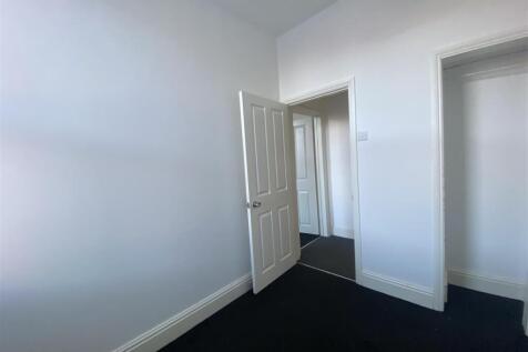 SMALL BEDROOM.jpeg