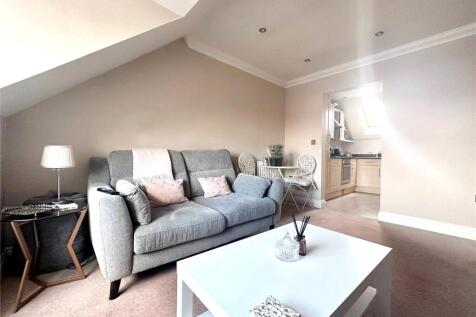 Kingfisher Court, Connaught Road, Fleet, GU51 photo 4