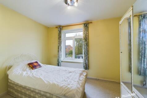 CAM02773G0-PR0206-STILL001