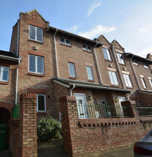 4 Bedroom Semi Detached House for rent