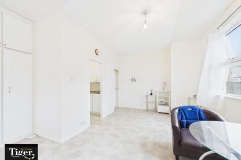 St. Heliers Road, Blackpool photo 4