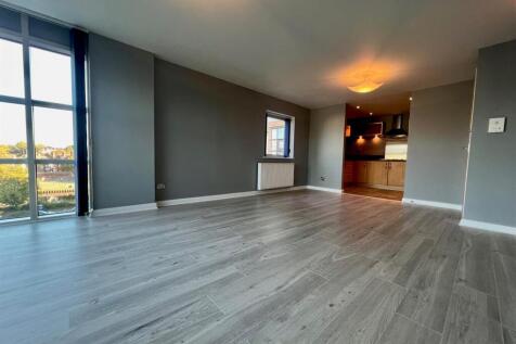 413 Westgate Apartment 7.jpg