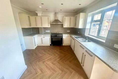 kitchen 2.jpg