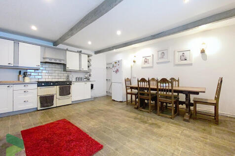 Fitted Dining Kit...