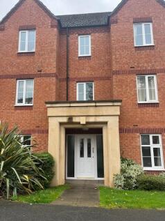 2 bed flat to rent Highfields Park Drive, Derby D
