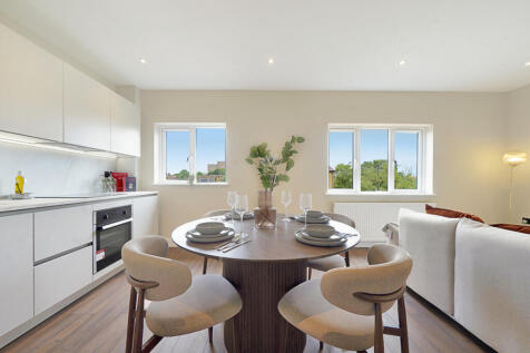 London, NW10 - property photo
