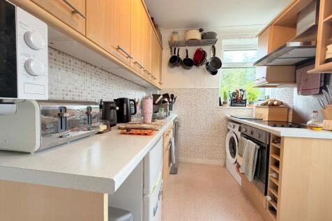 Riviera Gardens, Leeds, LS7 photo 4