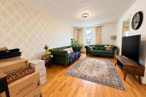 Lounge 1.jpg