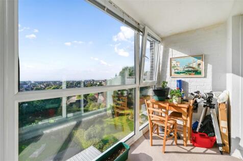 18 St Peter¿s court tn40 (16).jpg