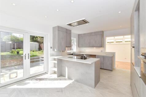 Kitchen/ Breakfast Area