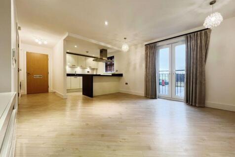 OPEN PLAN LOUNGE KITCHEN