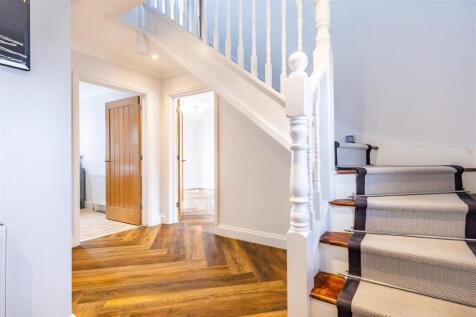 1a, Bumbles Green (14).jpg