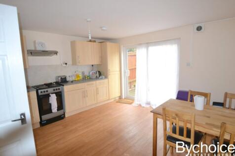Room 4 15 Bedford Court, Haverhill, Suffolk photo 3