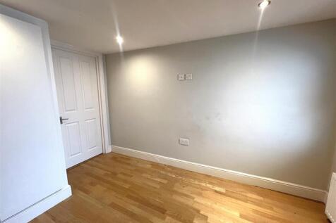 bedroom .jpeg