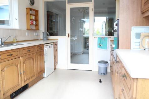 Fitted Kitchen Picture 2