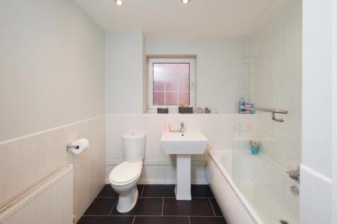 3 Smiths Way bathroom.jpg