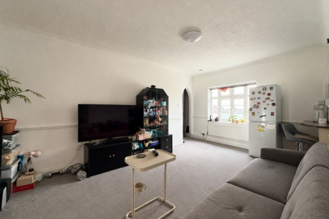 1-bed flat on Carmel Court, Kings Drive, Wembley, HA9 9JG, £1,550/mo