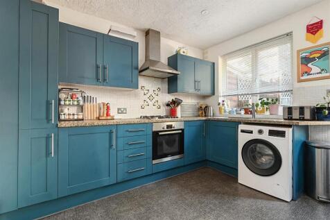 Windlesham Close, BN41 (6).jpg