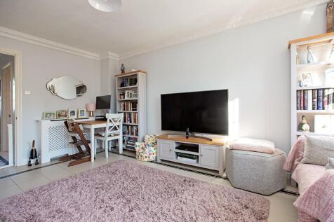 Harebell Close, Hartley Wintney, RG27 photo 4