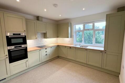 Coombe Lane, Raynes Park, Merton photo 4