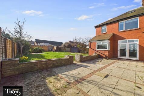 Blackpool, FY4 - property photo