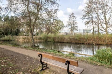 1383952-7-6925ad0...