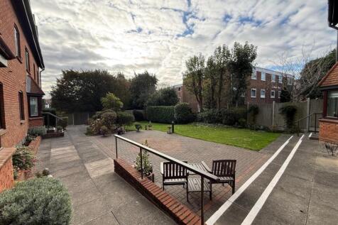Chelmsford Road, Shenfield, Brentwood photo 3