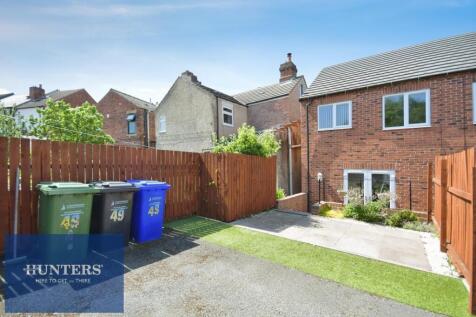 REAR GARDEN 01.jpg