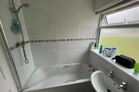 Room 1, Norton Court, Milton, CB24 photo 4