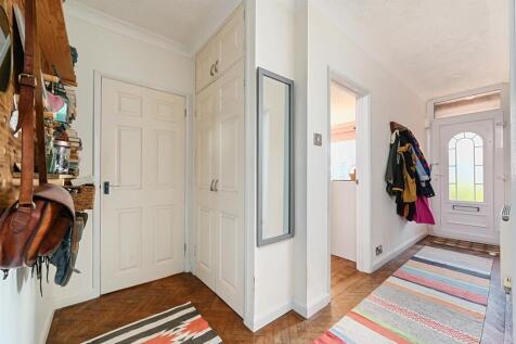 Windlesham Close, BN41 (9).jpg