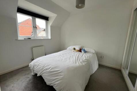 Carvers Croft, Woolmer Green photo 4
