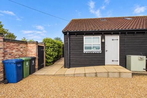 1-bed bungalow on Horseshoe Cottage, New Farm, Green End, Landbeach, Cambridge, £1,200/mo