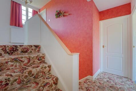 4 bed, 2 bath Detached in Sheffield - Photo 24