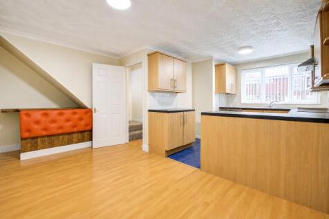 Bodmin Close, Battle Hill, Wallsend  photo 3