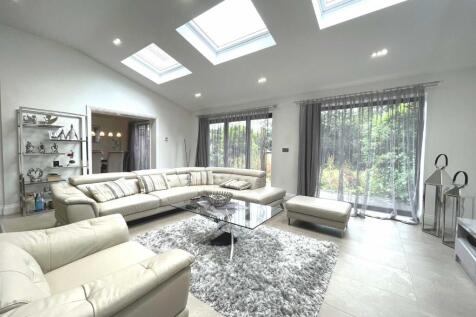 Bournwell Close, Hadley Wood, Hertfordshire, EN4 photo 3