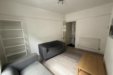 2 Bedroom House // 5 Priory Street // NG7 2NX photo 4