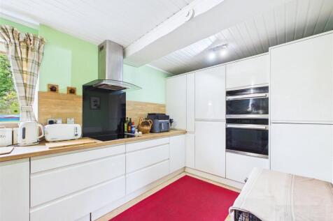 Kitchen / Dining
