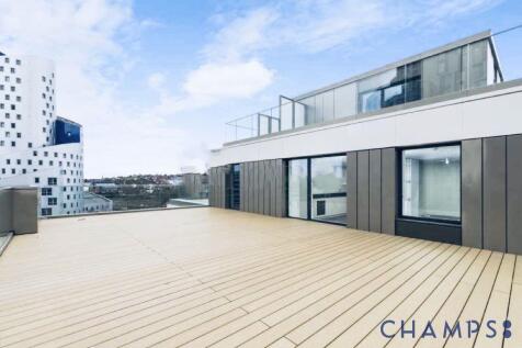 Spacious 3-Bedroom Apartment with Large Terrace &amp;