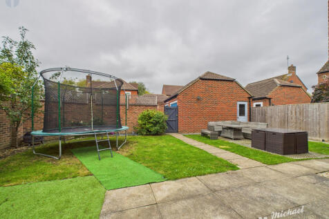 CAM03218G0-PR0798-STILL025