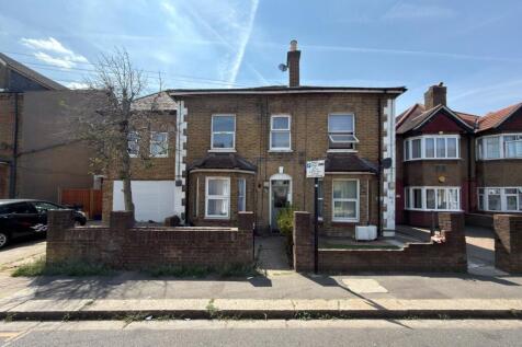 Flat B, 28 Hibernia Road, Hounslow, Middlesex, TW3 3RY