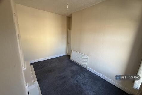 Living Room (Bedroom) On The First Floor Flat