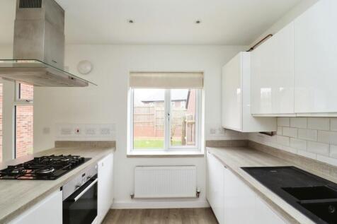 Acer Close, Eden Park, Rugby photo 4