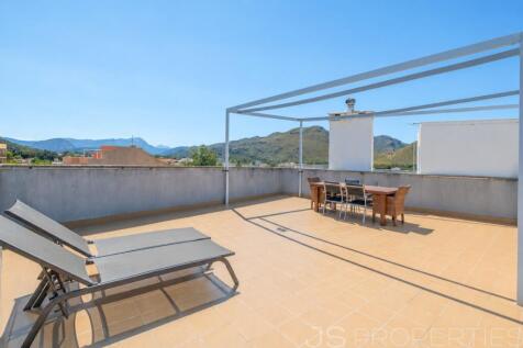 For Sale: Beautiful Penthouse Apartment with Lift in Puerto Pollensa