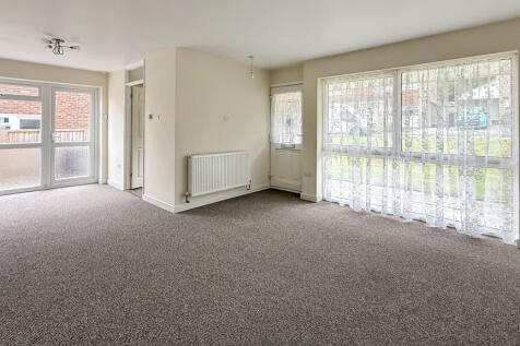 Lounge/dining roo...