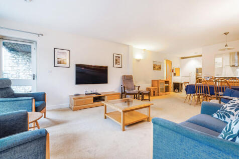 Living/Dining Roo...