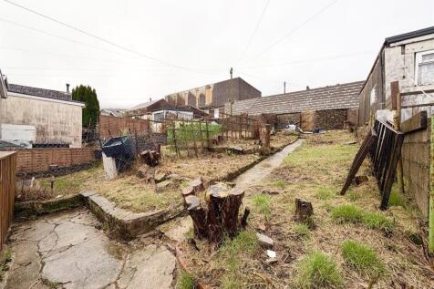 Spacious tiered garden with plenty of potential...