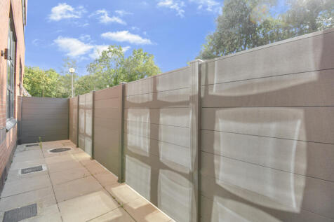 **LIMITED OFFER: £300.00 RENT CONTRIBUTION - PRIVATE PATIO - Sunrise Parkway, Milton Keynes photo 4