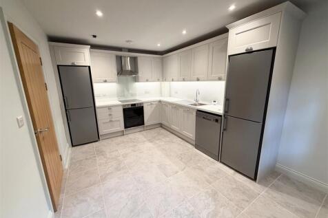 MODERN SPACIOUS KITCHEN/DINER